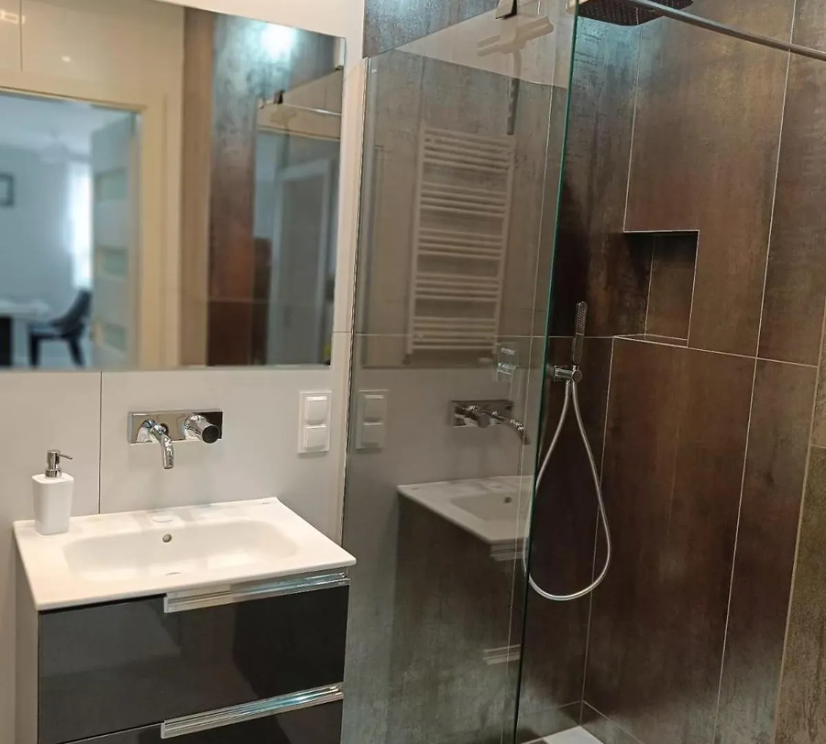 Apartament Zielony Zakatek Wroclaw Free Parking, Ochrona Apartment